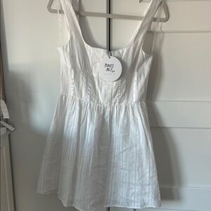 NWT Princess Polly beautiful white Textured Dress in size 4 - stunning fabric